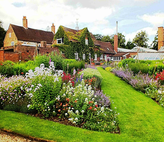 Winterbourne House and Garden, a picturesque nook