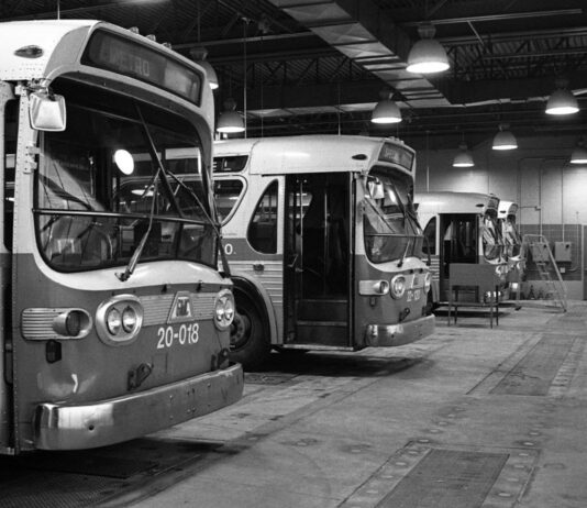 Екотранспорт Бірмінгема — електричні автобуси, електромобілі та велосипеди